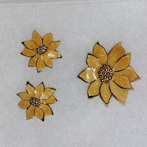 87' Avon White Christmas Yellow Poinsetta Set